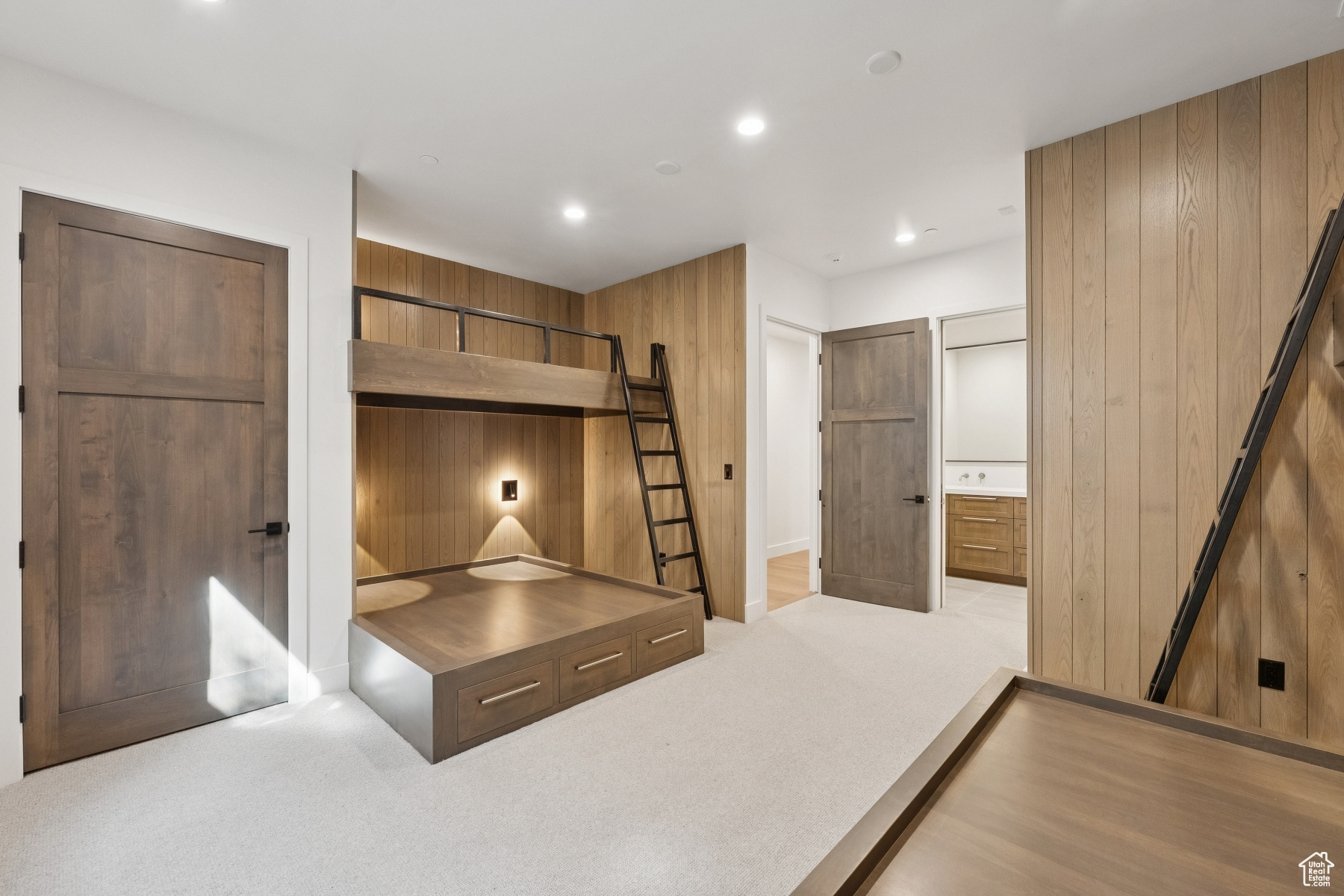 THE OAKS - Residential