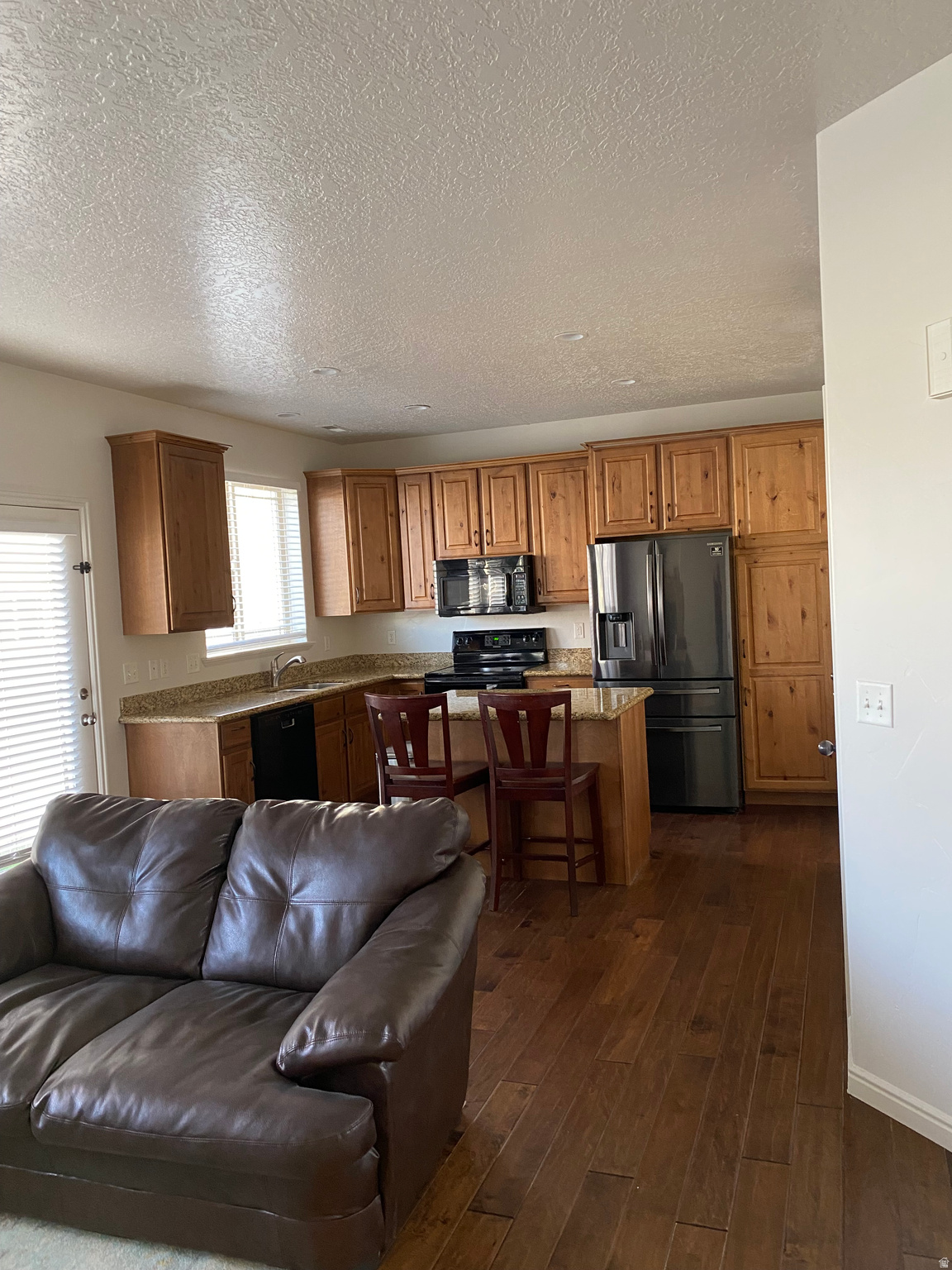 COUNTRY VIEW CONDOMI - Residential