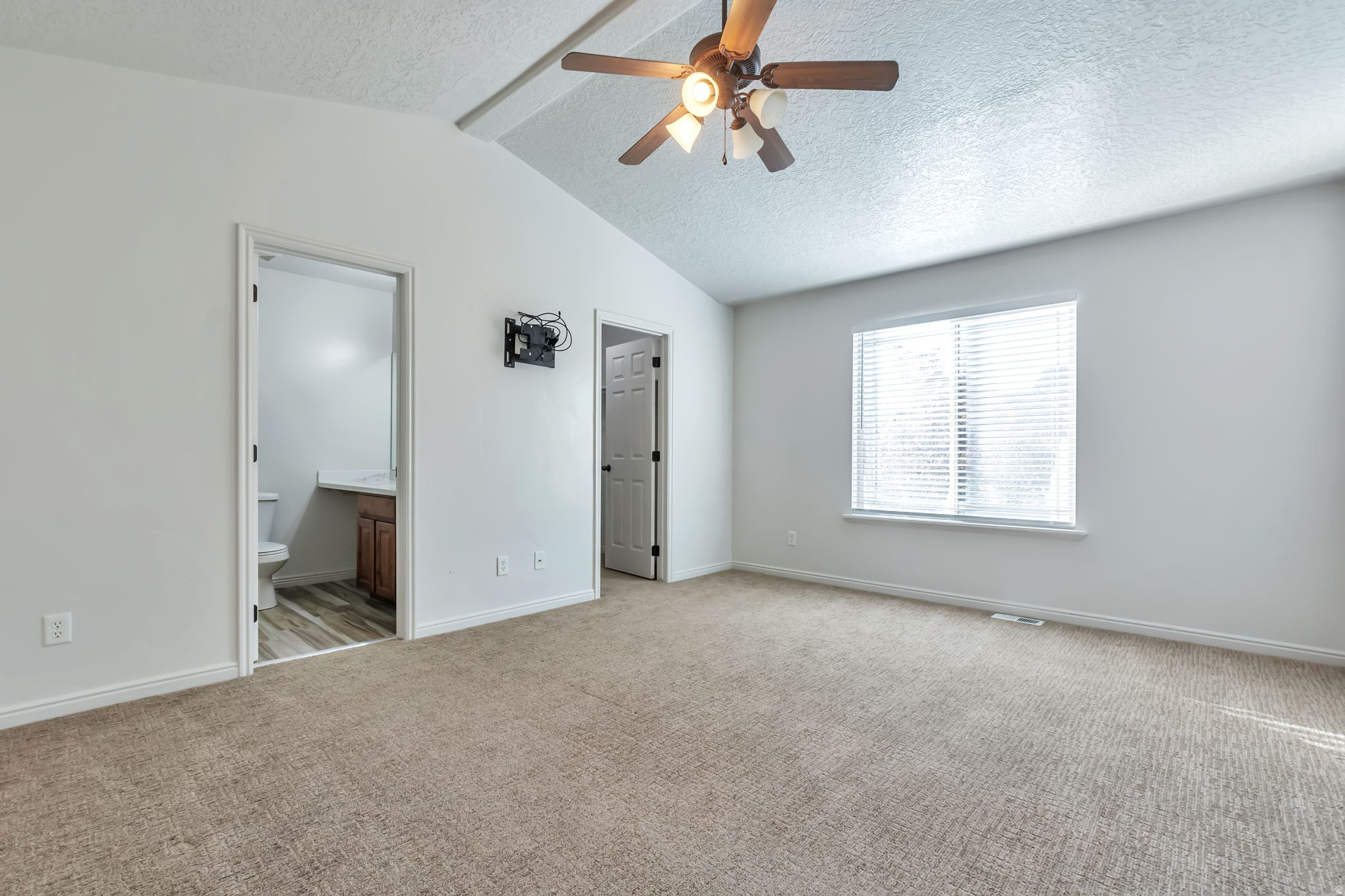 COUNTRY VIEW CONDOMI - Residential