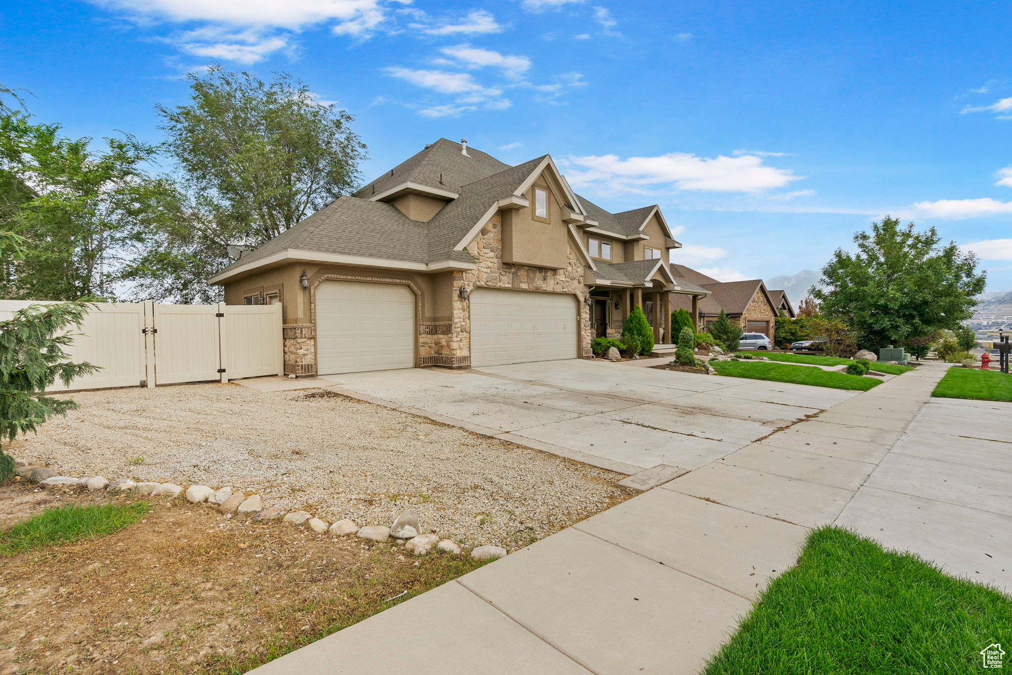 1812 E CROOKED SKY DR