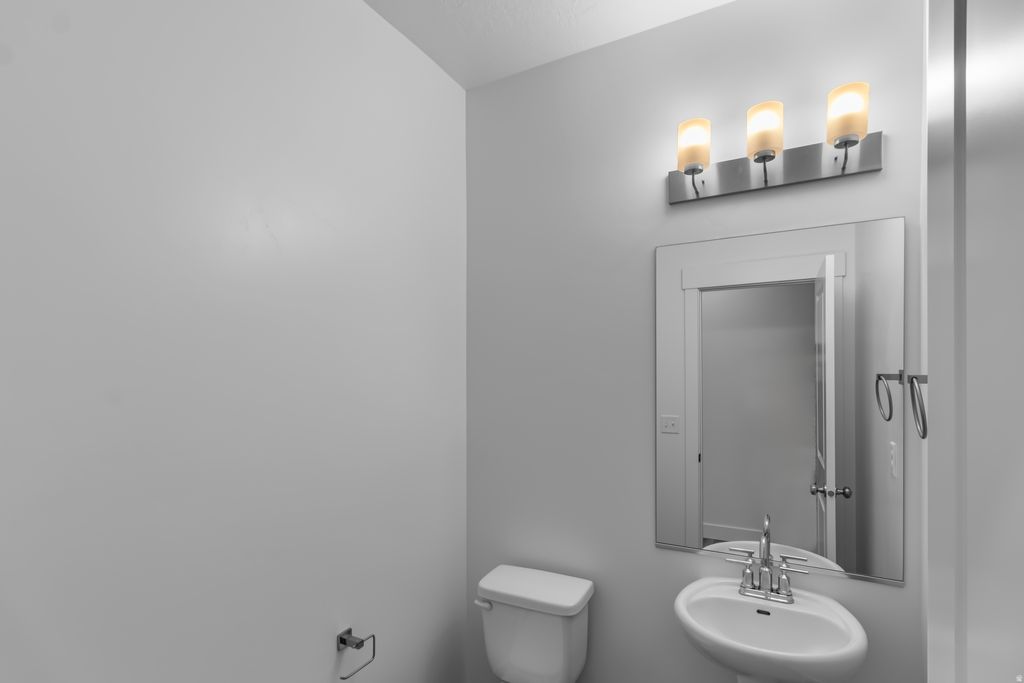 Photo of 724 W 750 N, Smithfield, UT 84335 (MLS # 2154438)