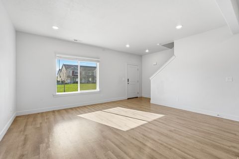 Tiny photo for 376 S 1580 E, Hyrum, UT 84319 (MLS # 2152834)
