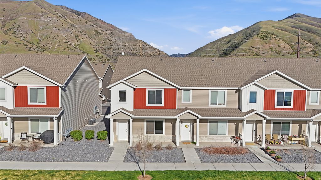 Photo of 376 S 1580 E, Hyrum, UT 84319 (MLS # 2152834)