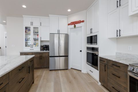 Tiny photo for 116 E 4300 N, North Ogden, UT 84414 (MLS # 2125497)