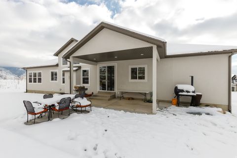 Tiny photo for 116 E 4300 N, North Ogden, UT 84414 (MLS # 2125497)