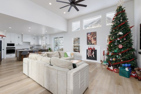 Tiny photo for 116 E 4300 N, North Ogden, UT 84414 (MLS # 2125497)