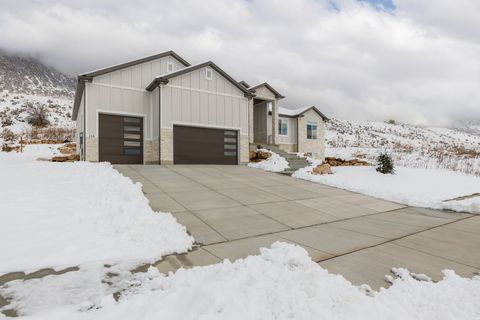 Tiny photo for 116 E 4300 N, North Ogden, UT 84414 (MLS # 2125497)