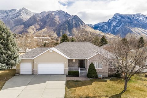 Photo of 875 S BLUE RIDGE LN, Alpine, UT 84004 (MLS # 2142444)