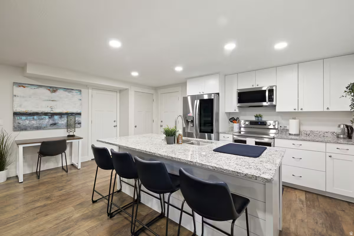 BEVERLY GLEN - Residential