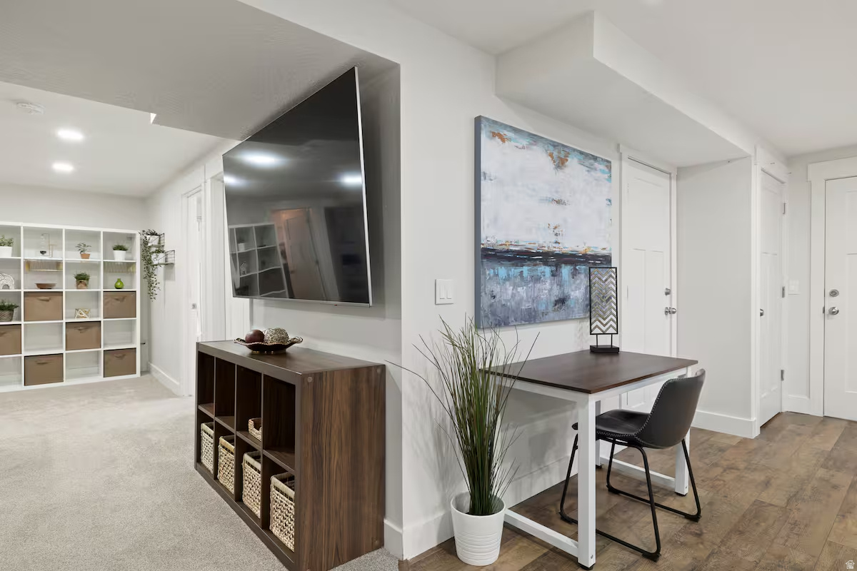 BEVERLY GLEN - Residential