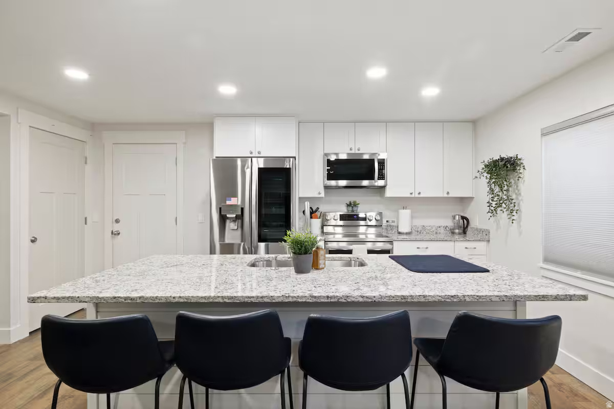 BEVERLY GLEN - Residential