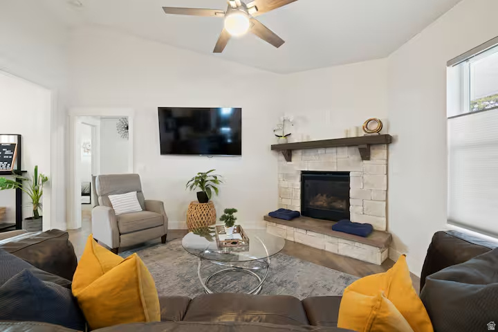 BEVERLY GLEN - Residential