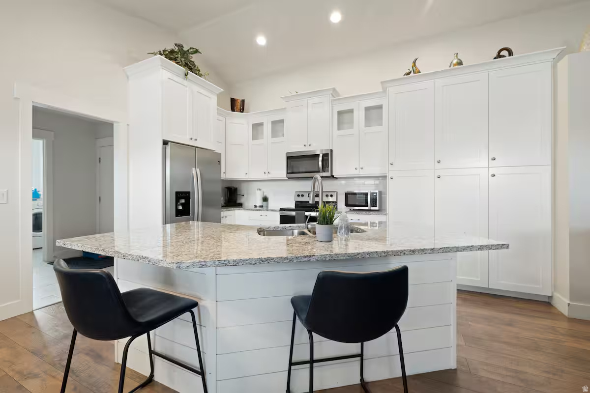 BEVERLY GLEN - Residential