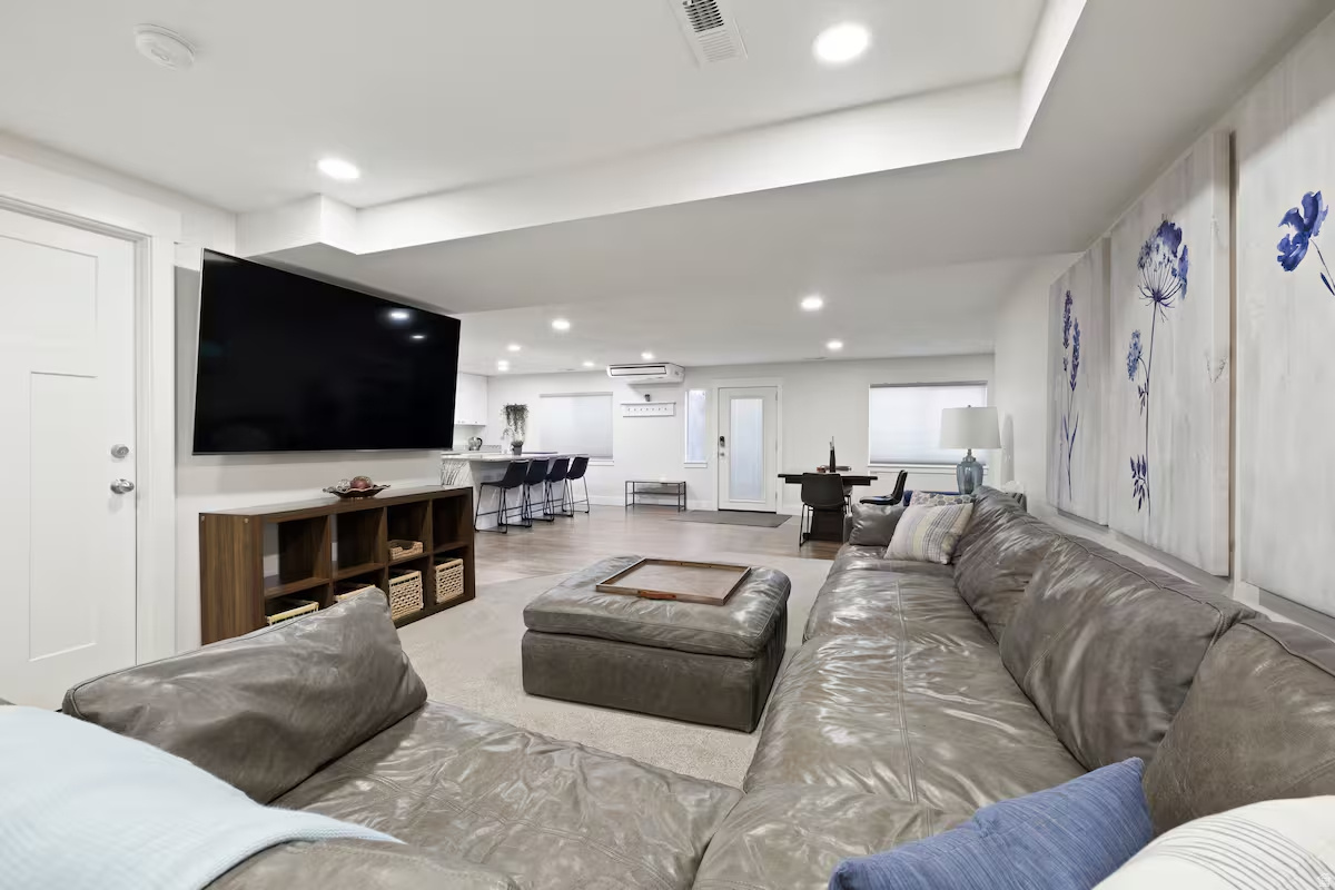BEVERLY GLEN - Residential