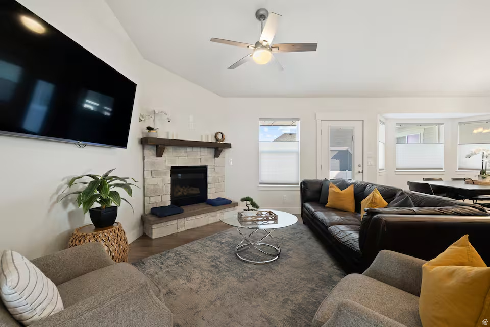 BEVERLY GLEN - Residential
