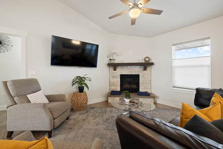 BEVERLY GLEN - Residential