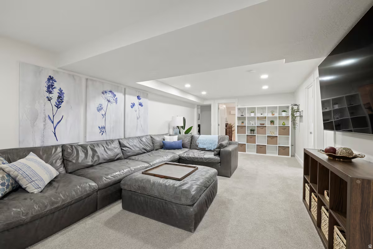 BEVERLY GLEN - Residential