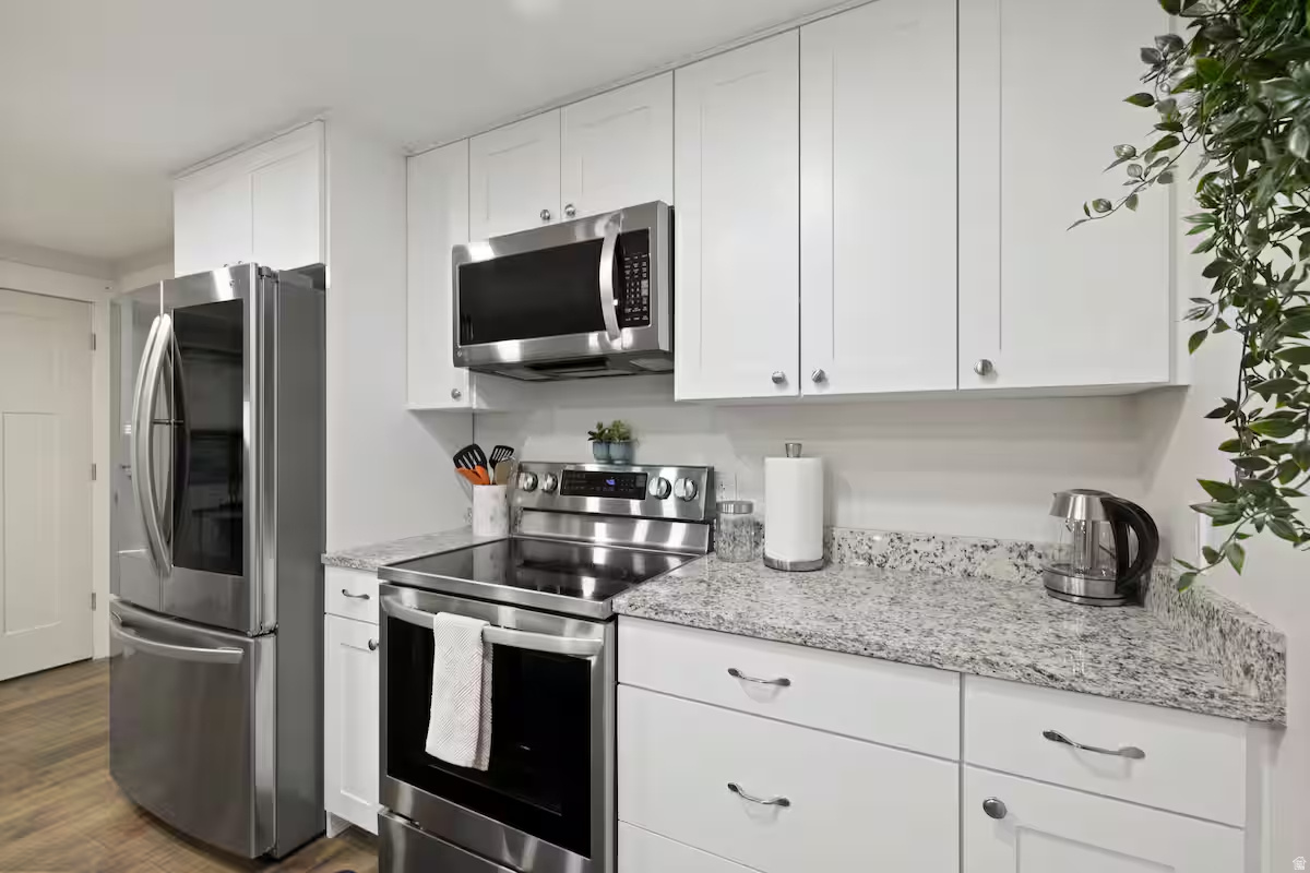 BEVERLY GLEN - Residential