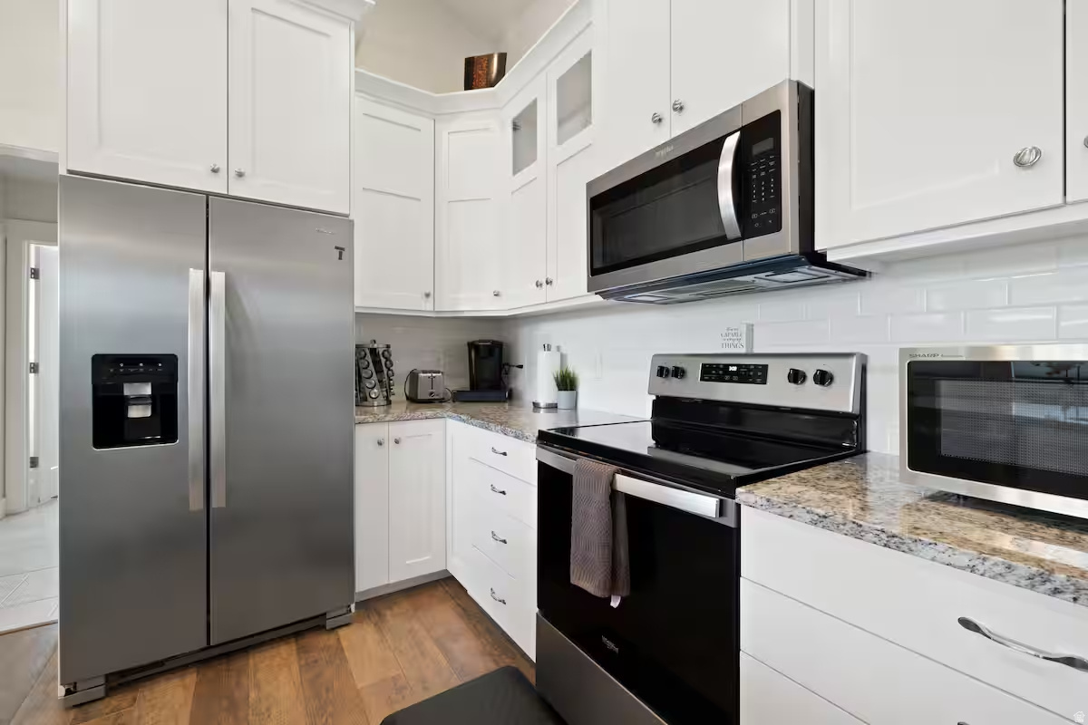 BEVERLY GLEN - Residential