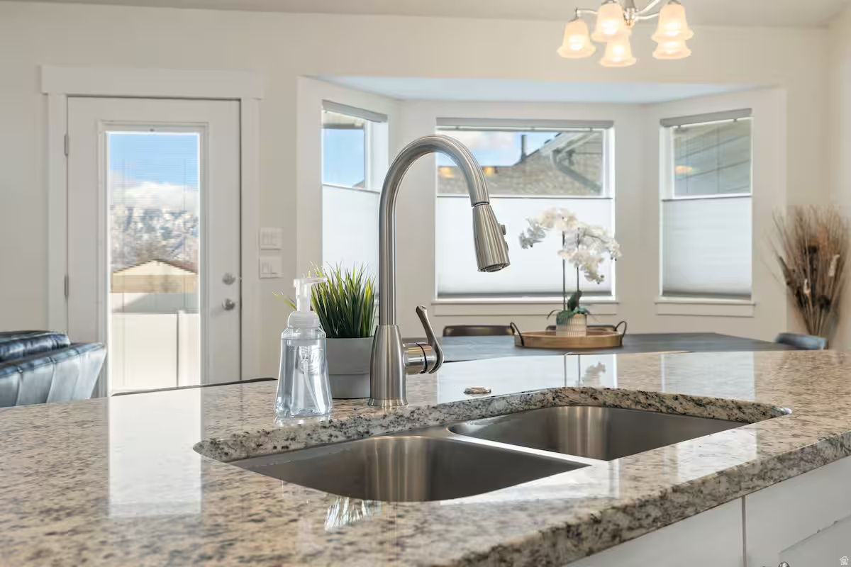 BEVERLY GLEN - Residential