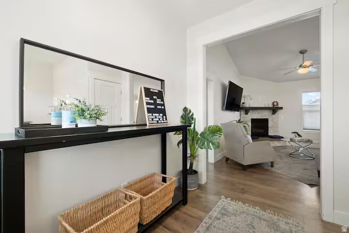 BEVERLY GLEN - Residential