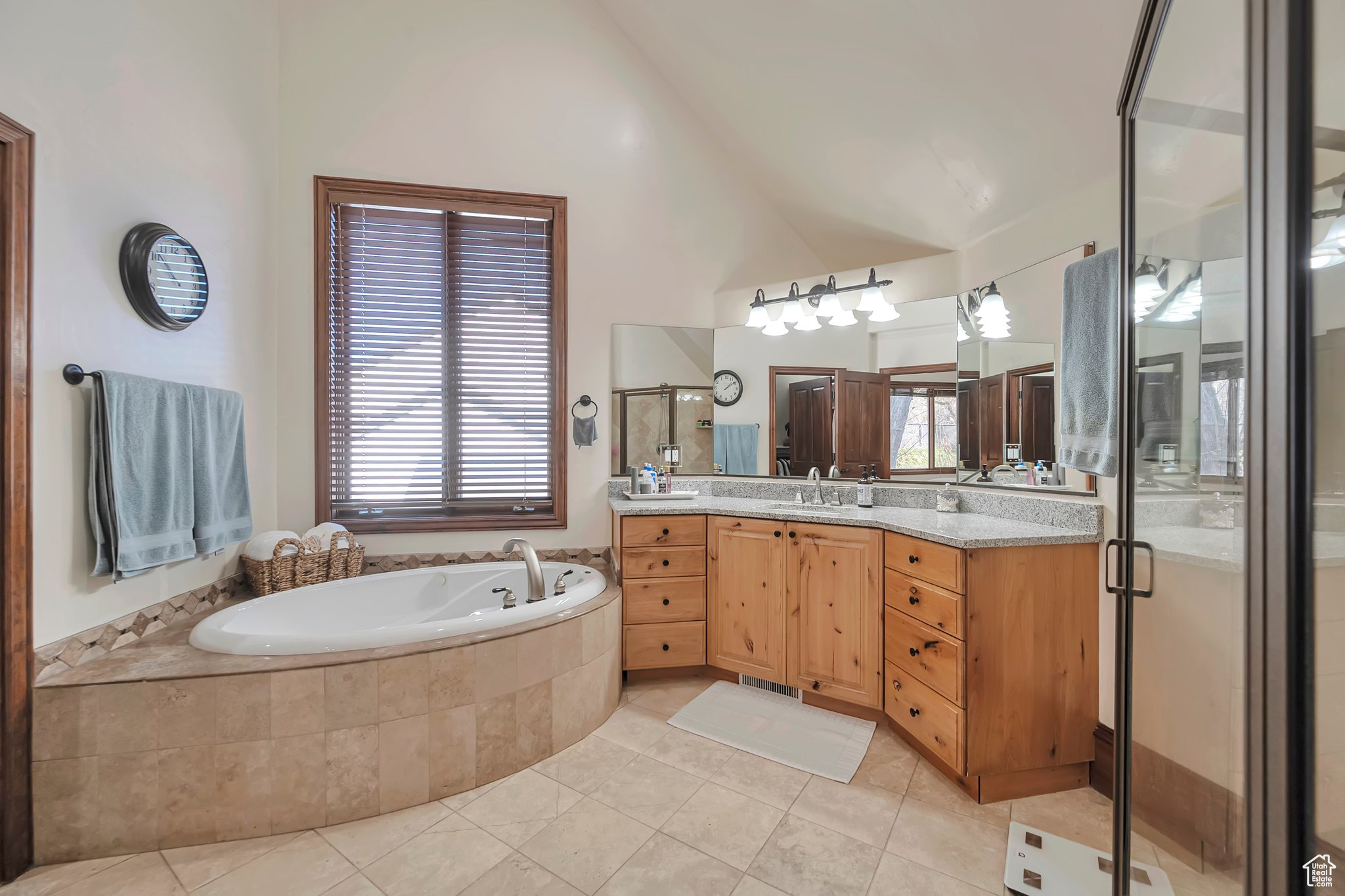 Orem, Utah 84097, United States, 5 Bedrooms Bedrooms, ,4 BathroomsBathrooms,Residential,Pending,23061