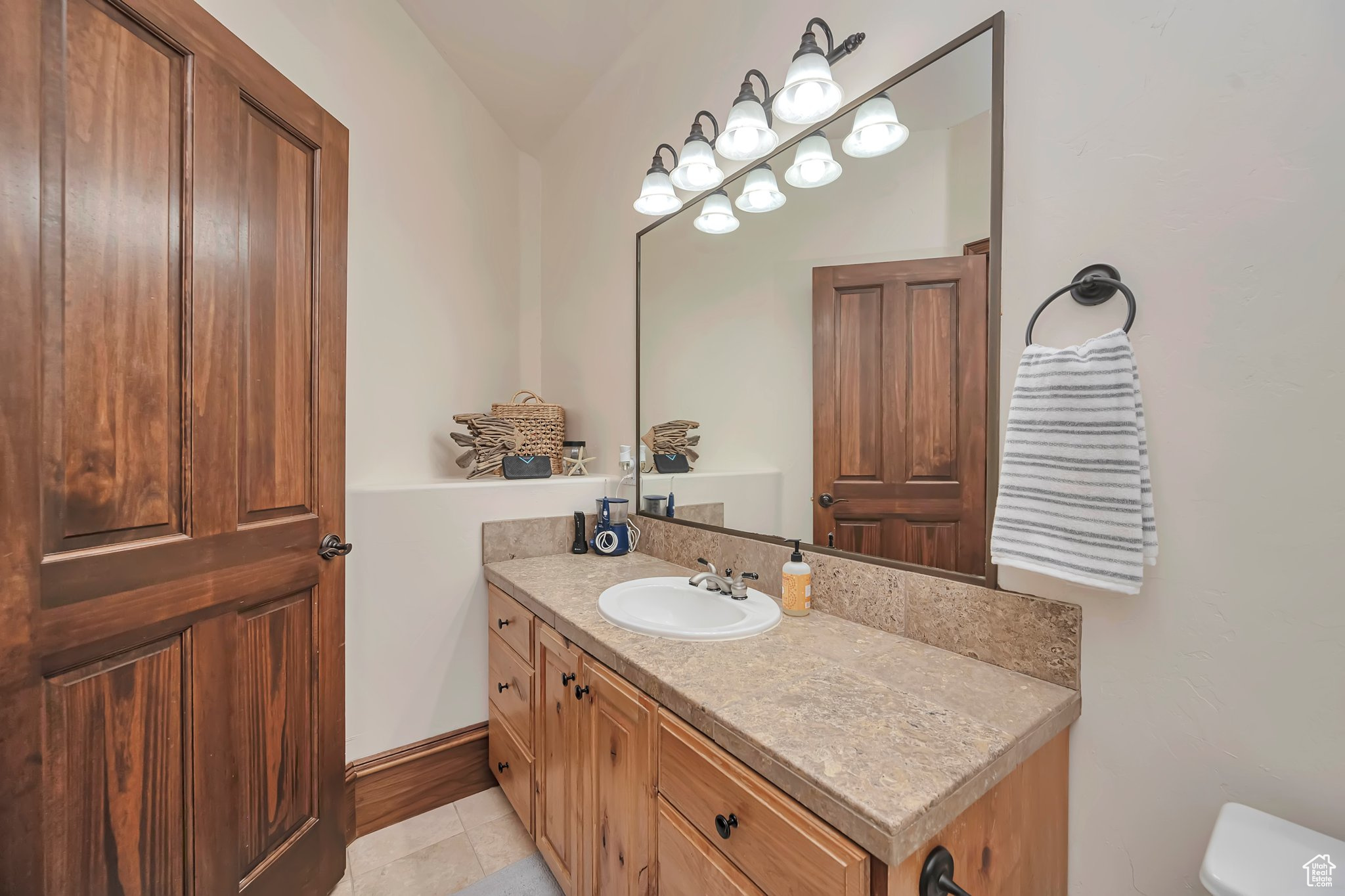 Orem, Utah 84097, United States, 5 Bedrooms Bedrooms, ,4 BathroomsBathrooms,Residential,Pending,23061