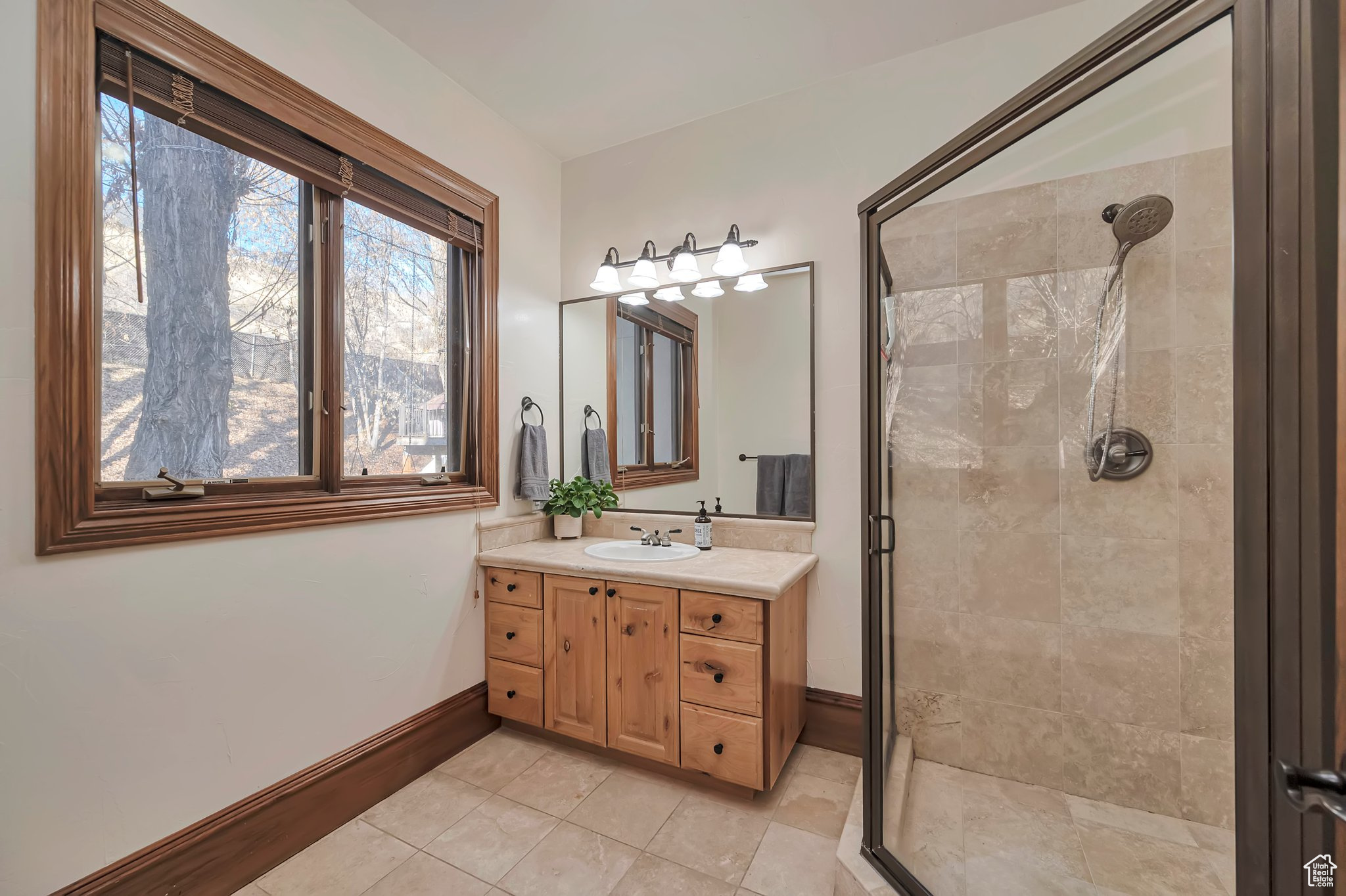 Orem, Utah 84097, United States, 5 Bedrooms Bedrooms, ,4 BathroomsBathrooms,Residential,Pending,23061