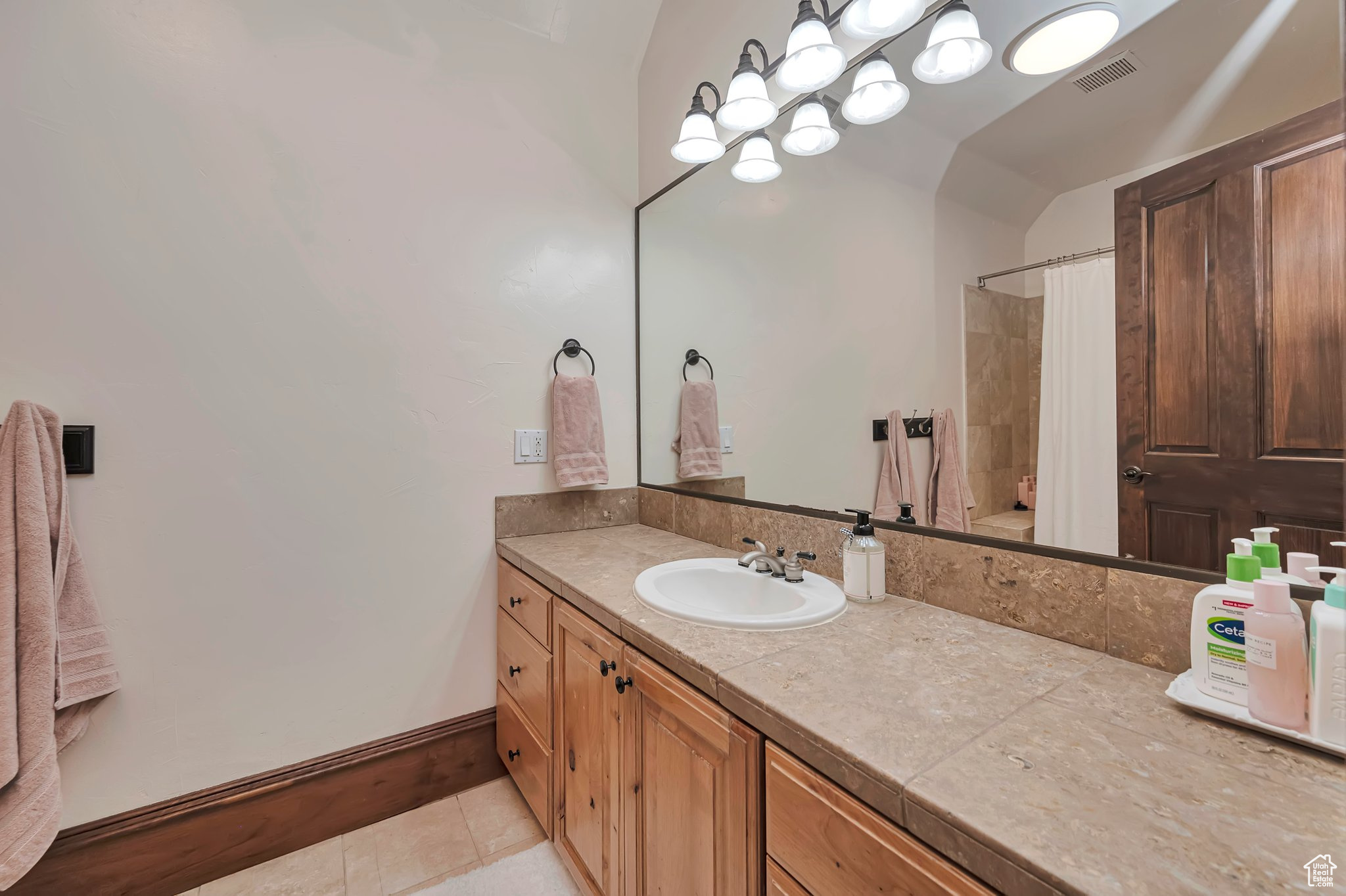 Orem, Utah 84097, United States, 5 Bedrooms Bedrooms, ,4 BathroomsBathrooms,Residential,Pending,23061