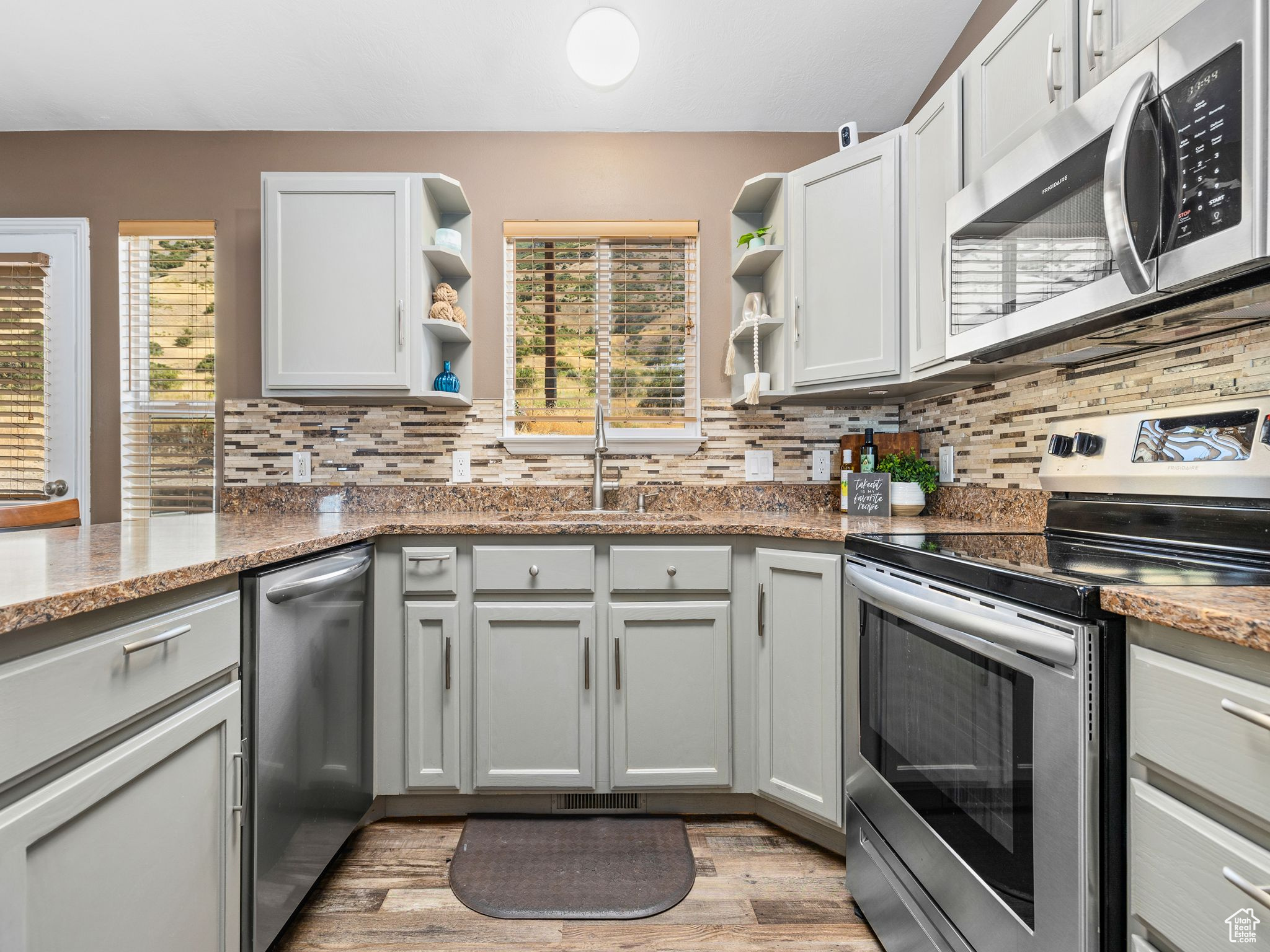 EAGLES VIEW - Residential