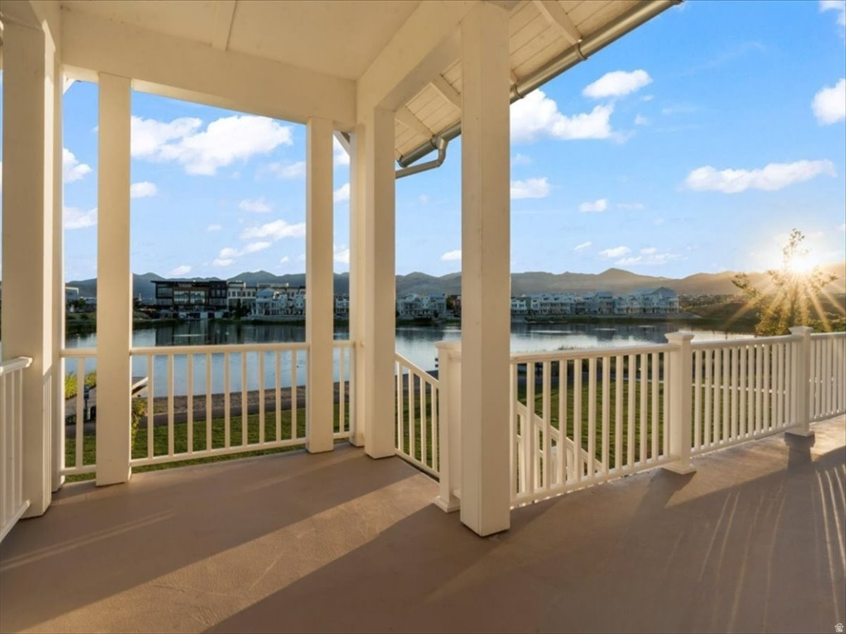 DAYBREAK ISLAND - Residential