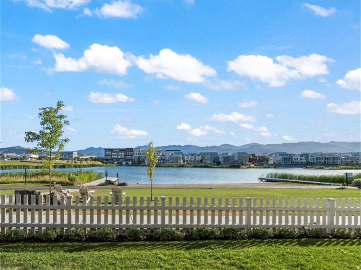 DAYBREAK ISLAND - Residential