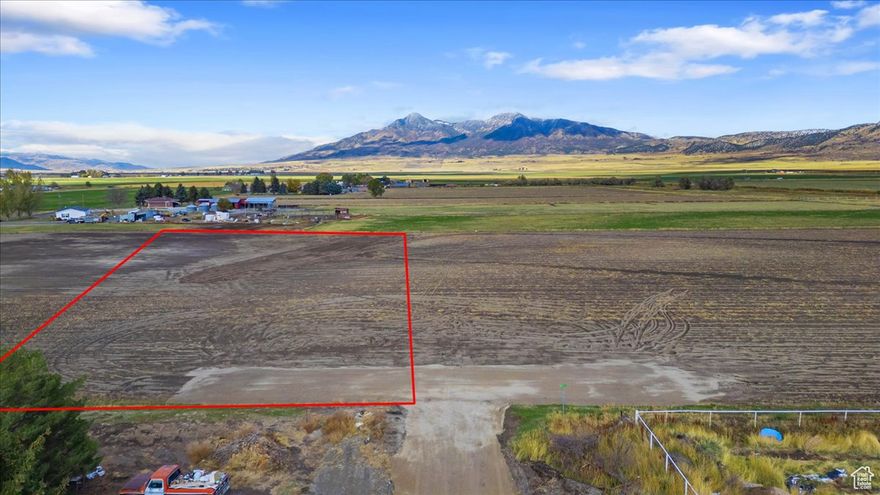Are looking for some land to get away from all the people in the city? Here is your opportunity. 2.75 Acres of country ground. Prime for you dream home. Culinary Water share and connection are included in the sale. $44,500 value.