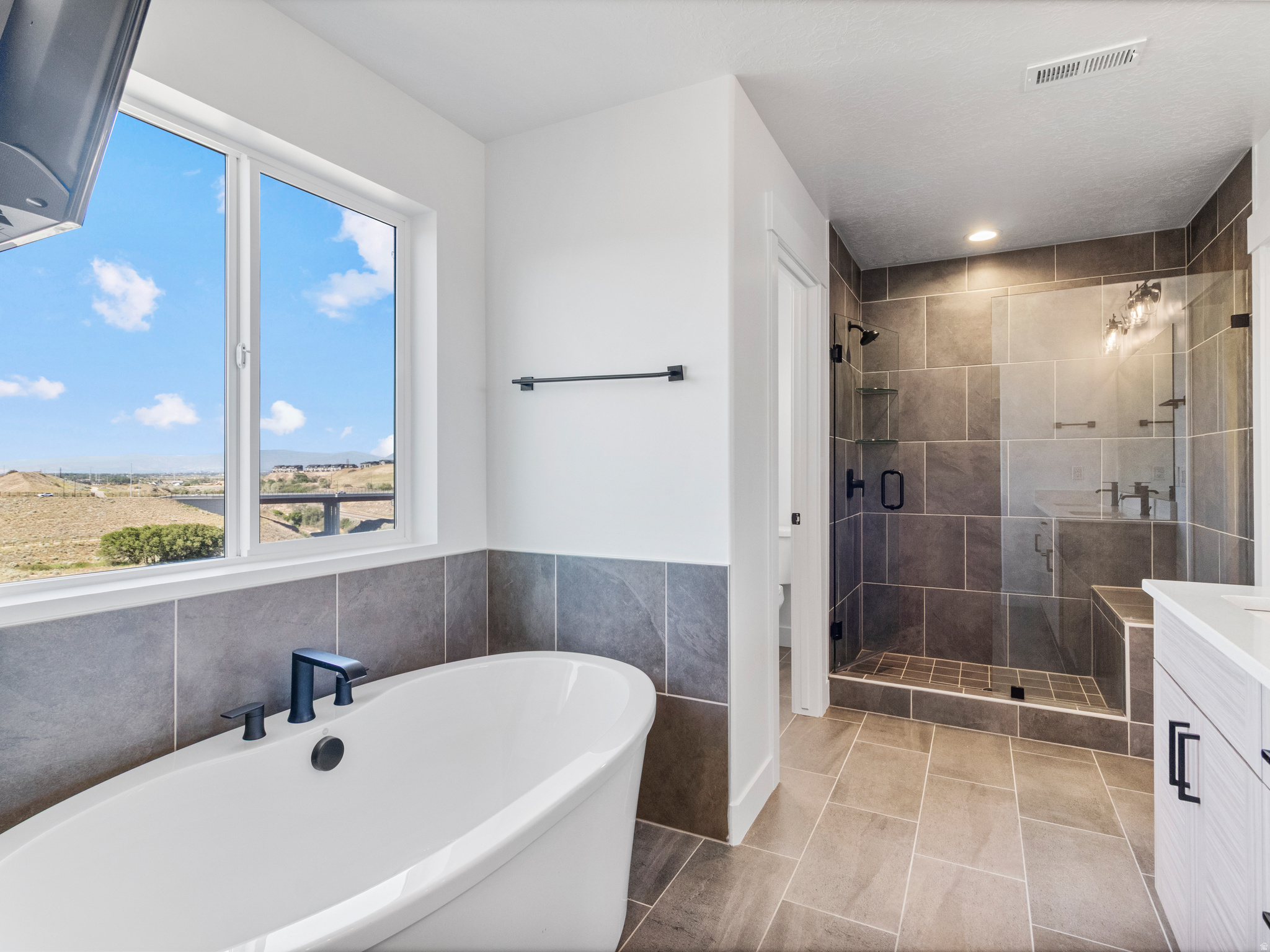 BRINGHURST STATION - Residential