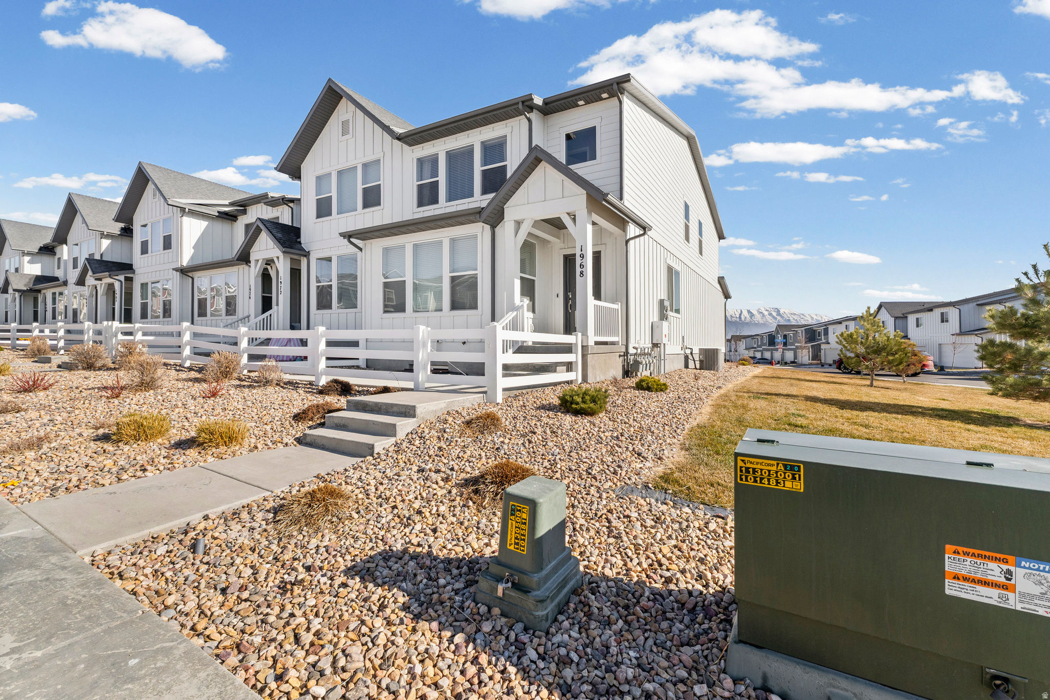 SUNFLOWER FIELDS - Residential