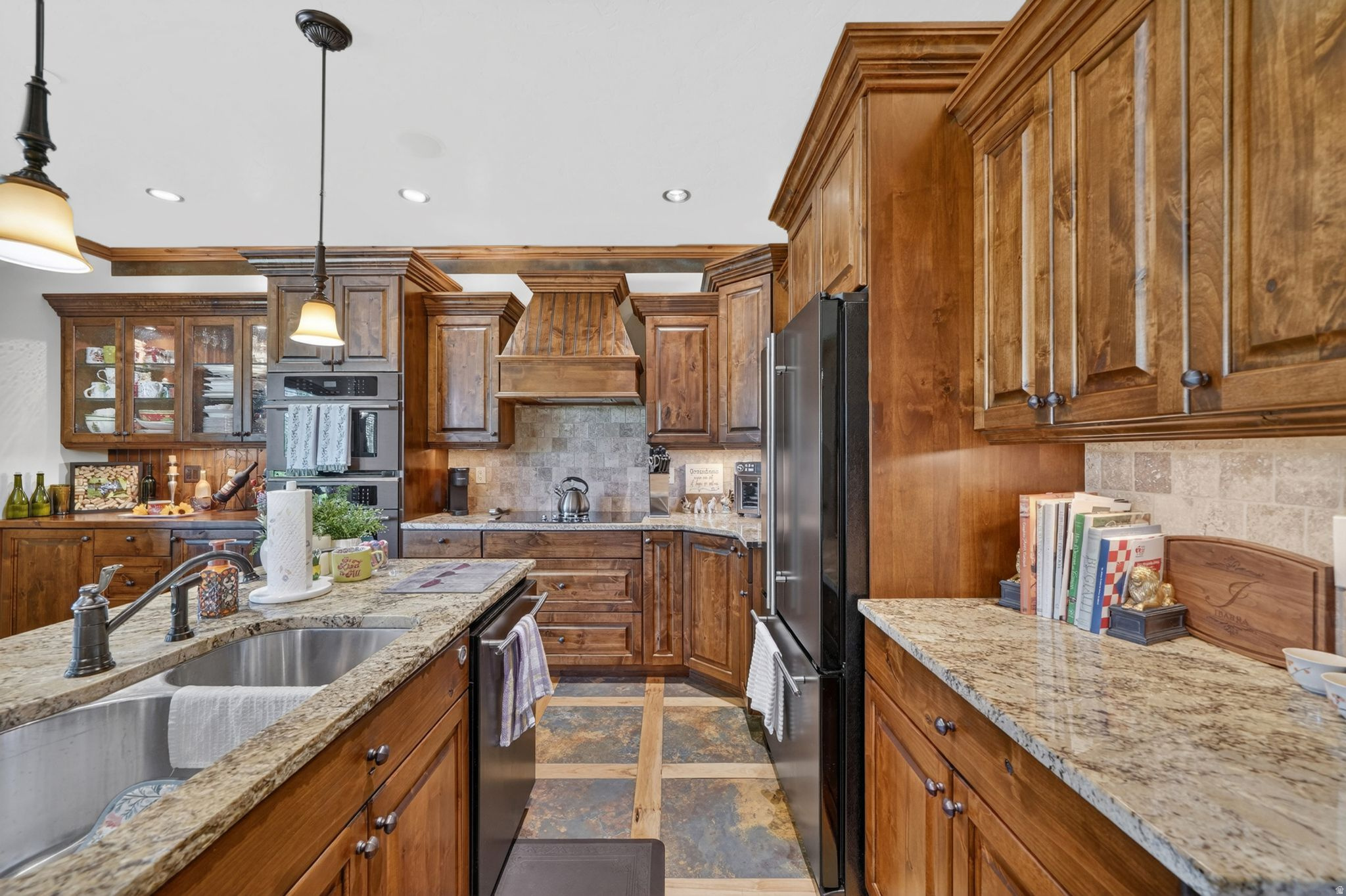 MONTROSE VILLAGE - Residential