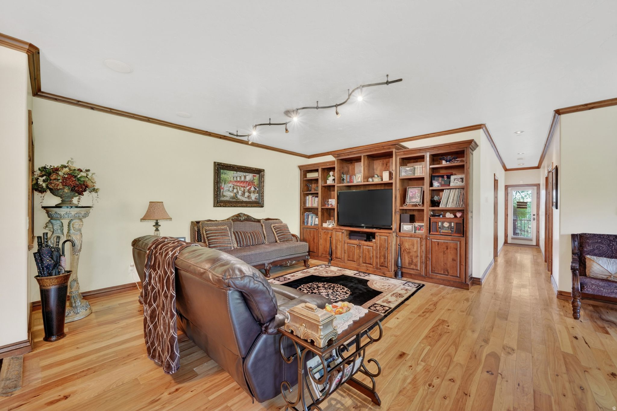 MONTROSE VILLAGE - Residential