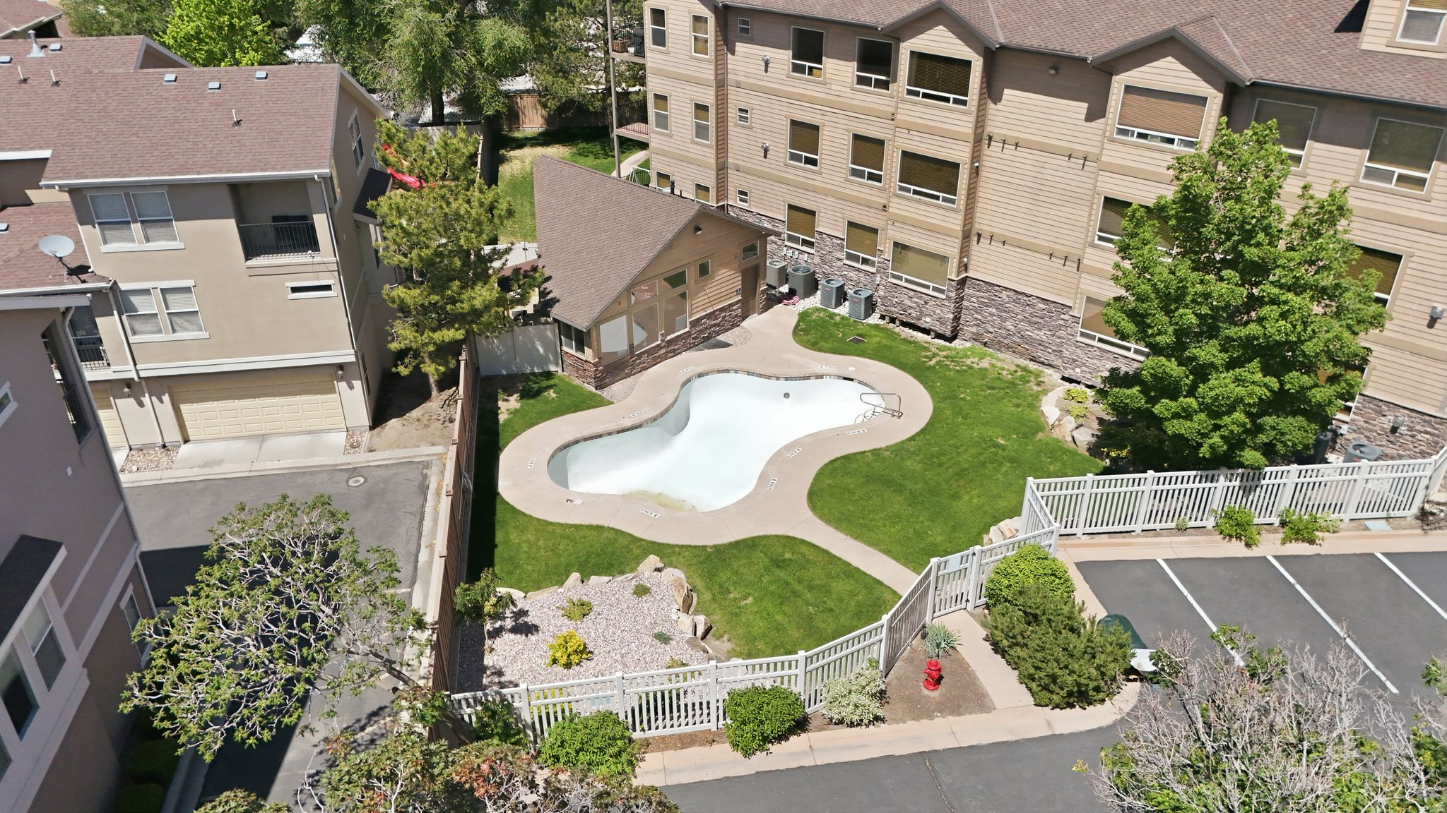 MONTROSE VILLAGE - Residential