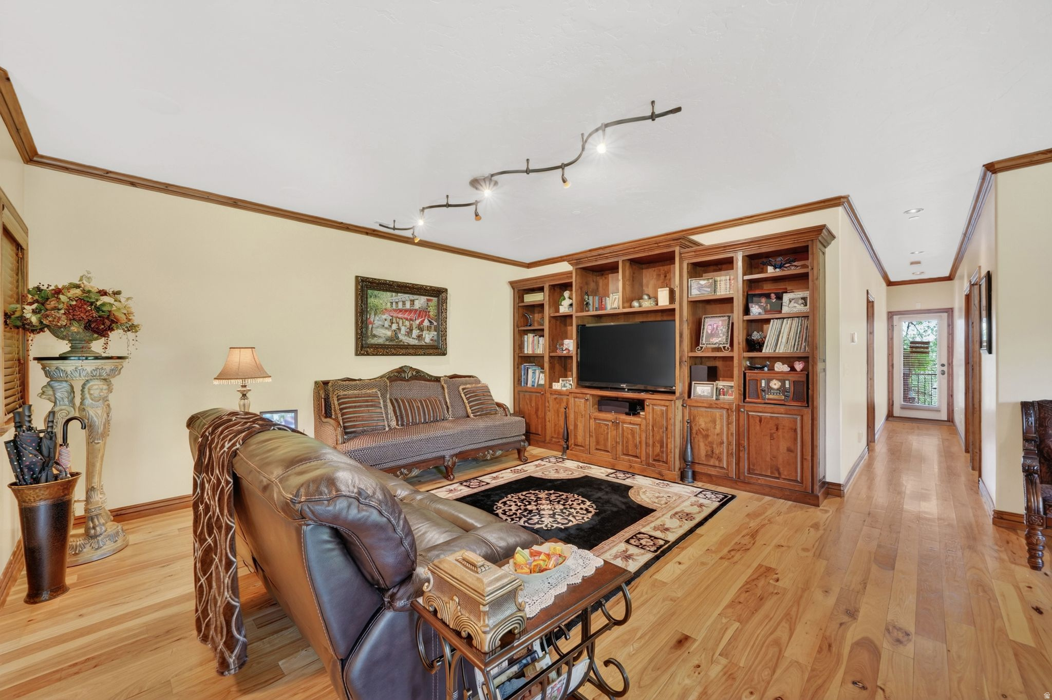 MONTROSE VILLAGE - Residential