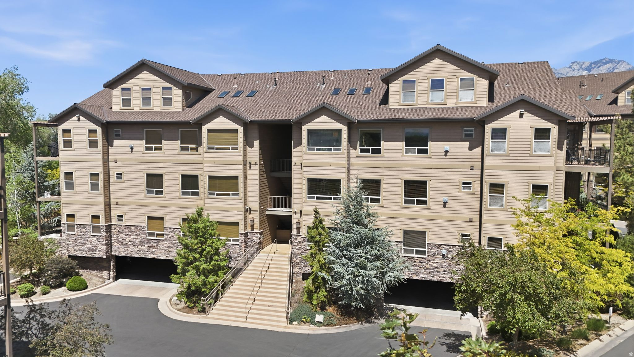 MONTROSE VILLAGE - Residential