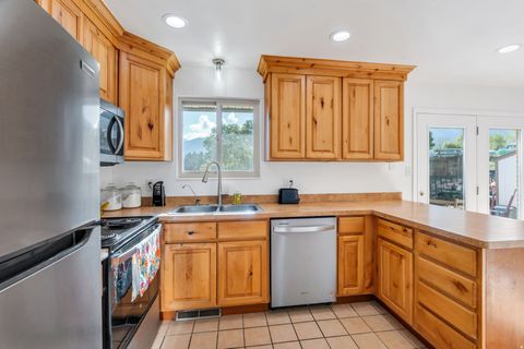 Tiny photo for 290 N 500 E, Salem, UT 84653 (MLS # 2154116)