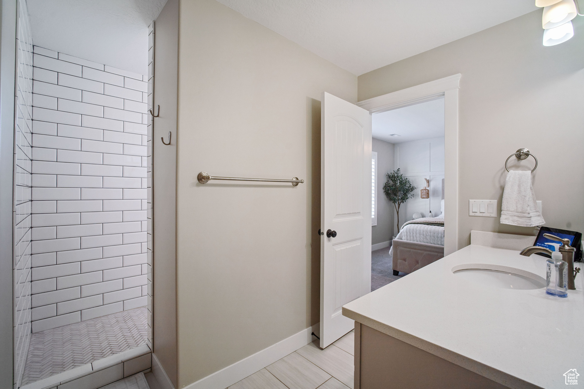 946 S 2000, Layton, Utah image 18