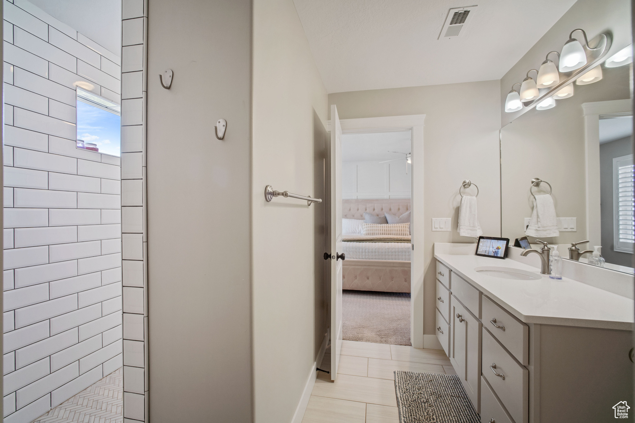946 S 2000, Layton, Utah image 17