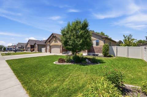 Tiny photo for 1302 W 2535 N, Clinton, UT 84015 (MLS # 2163638)