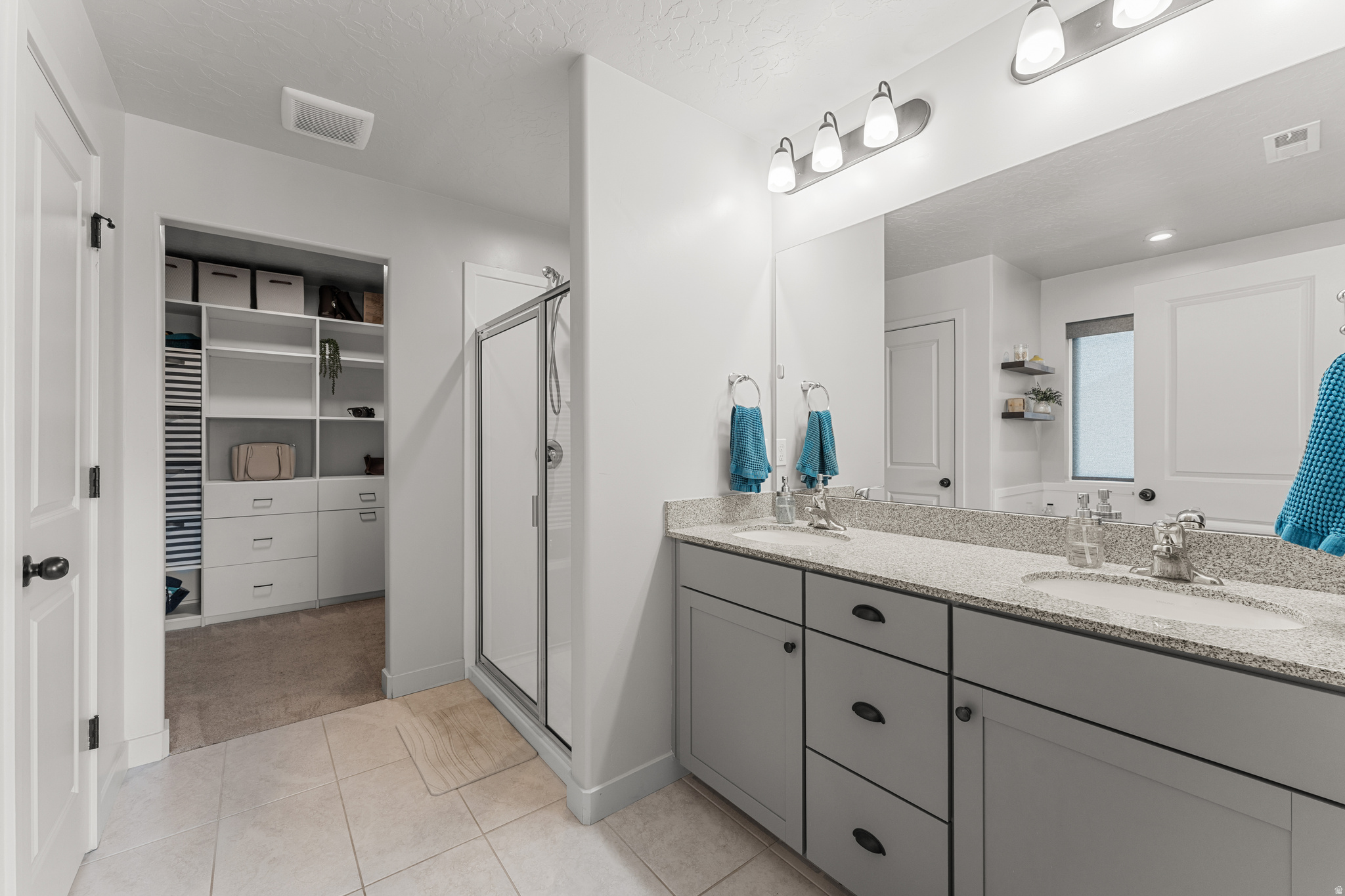 ASHTON - Residential