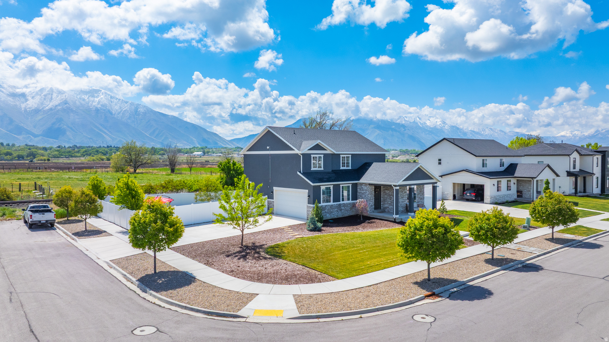 ASHTON - Residential