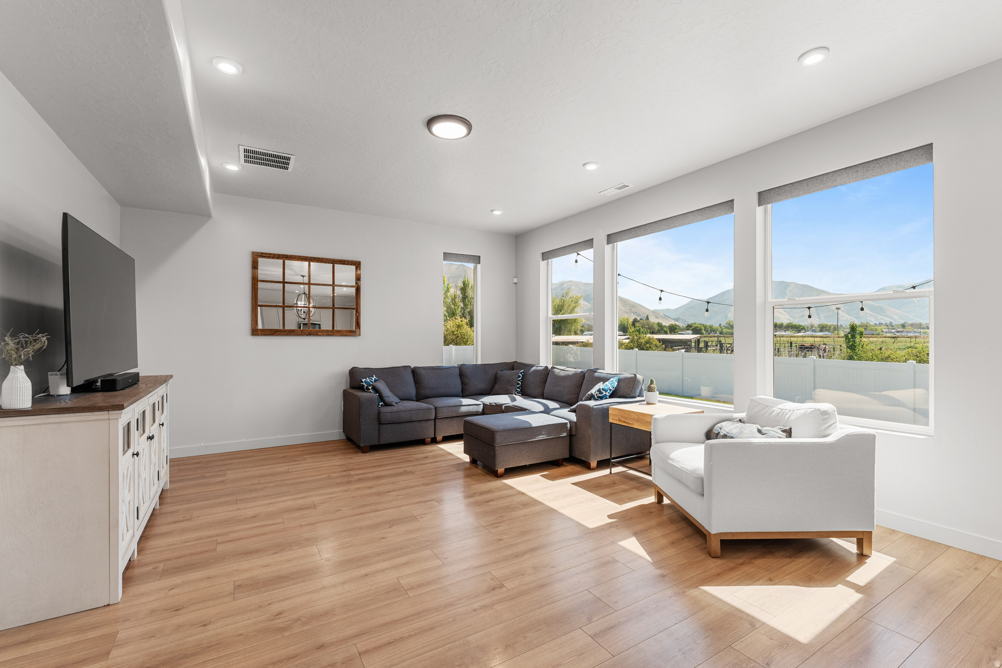ASHTON - Residential