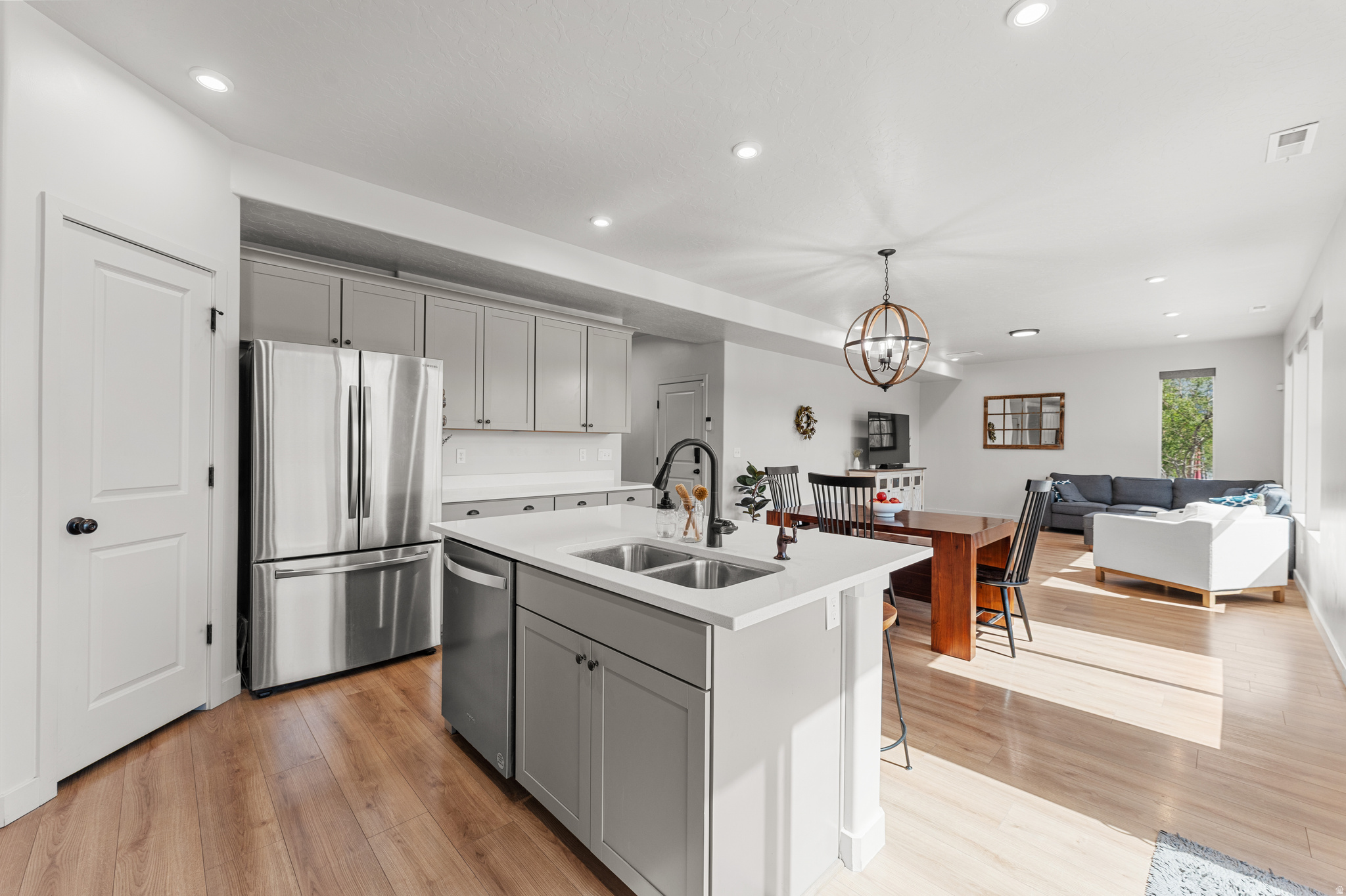 ASHTON - Residential