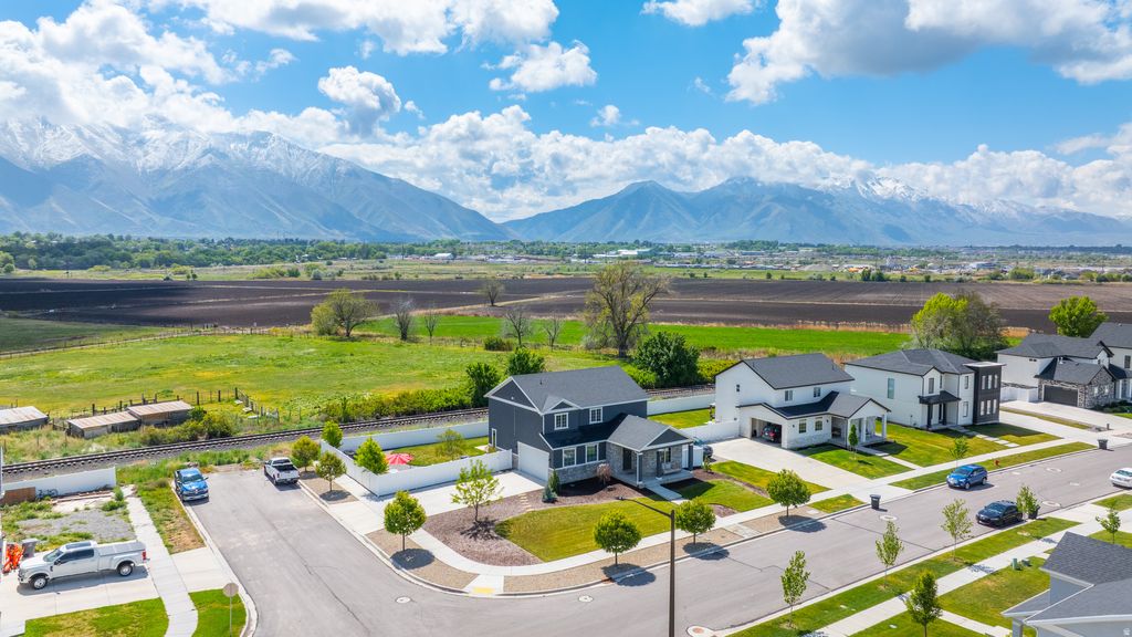 Photo of 805 S SPRING CANYON WAY, Springville, UT 84663 (MLS # 2154933)