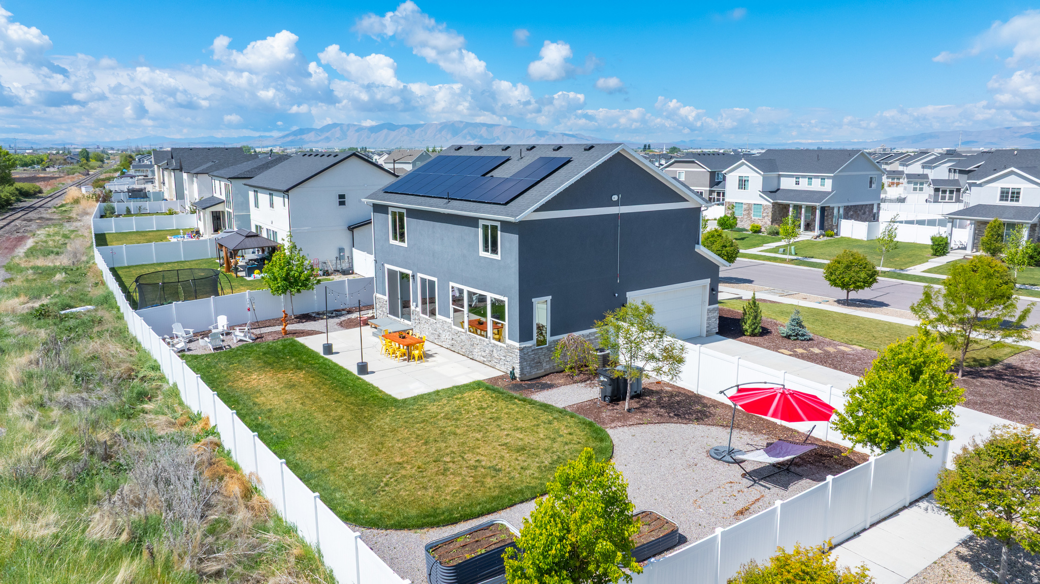 ASHTON - Residential